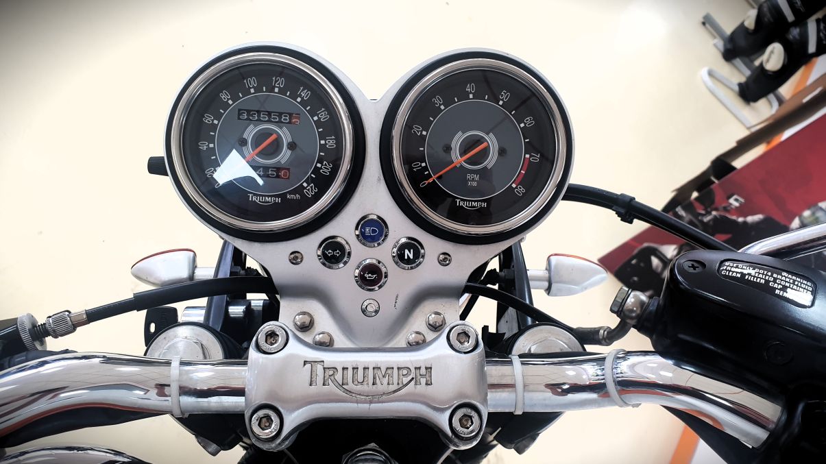 TRIUMPH BONNEVILLE T100 - 2005 - 33 522 KMS