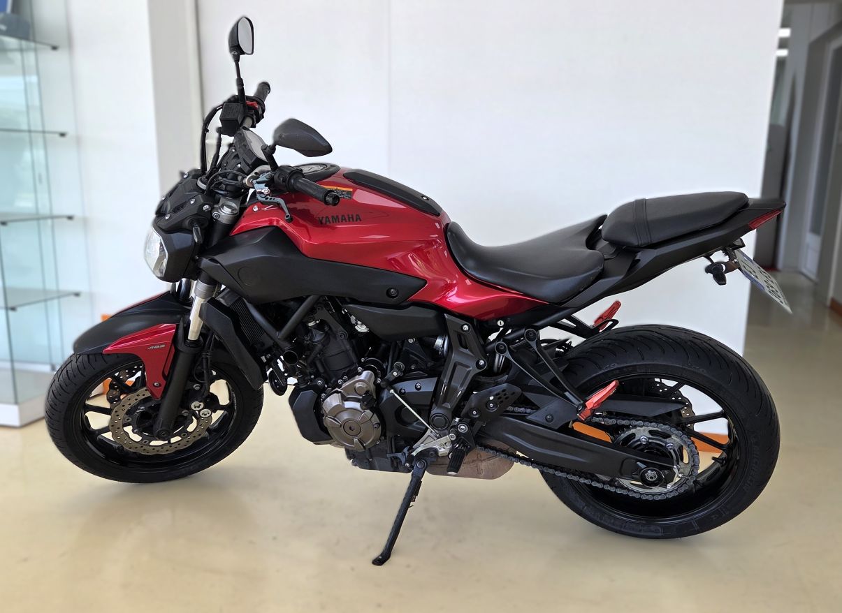 YAMAHA MT07 - 2017 – 28 000 km
