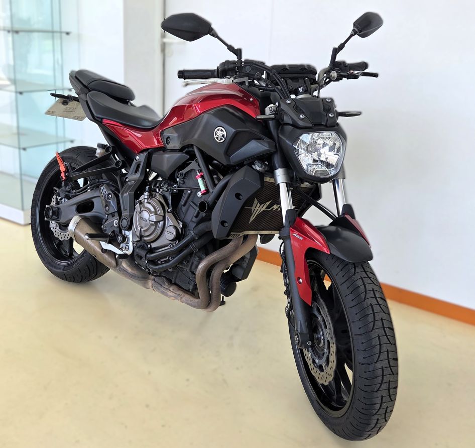 YAMAHA MT07 - 2017 – 28 000 km