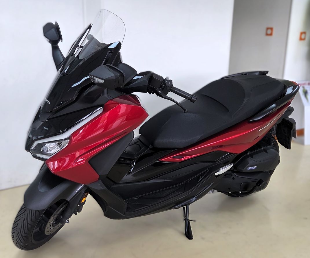 HONDA FORZA 125 - 2025 - 3921 KMS
