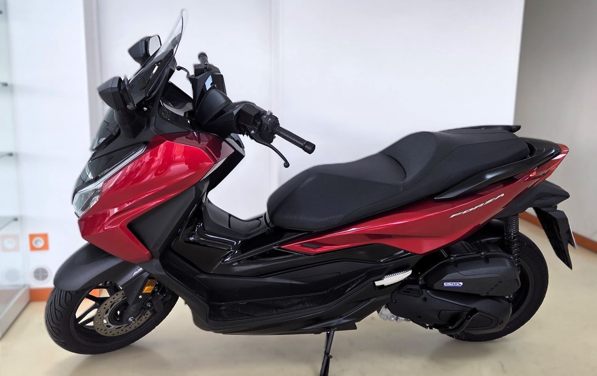 HONDA FORZA 125 - 2025 - 3921 KMS