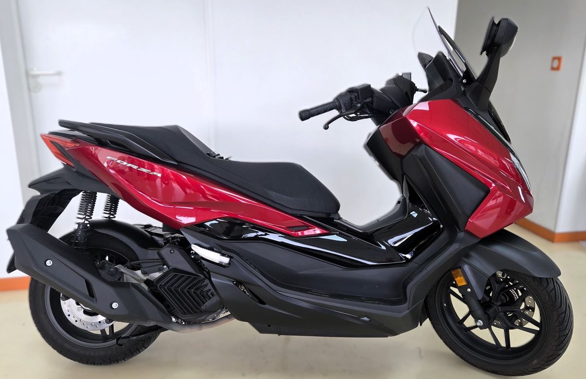 HONDA FORZA 125 - 2025 - 3921 KMS