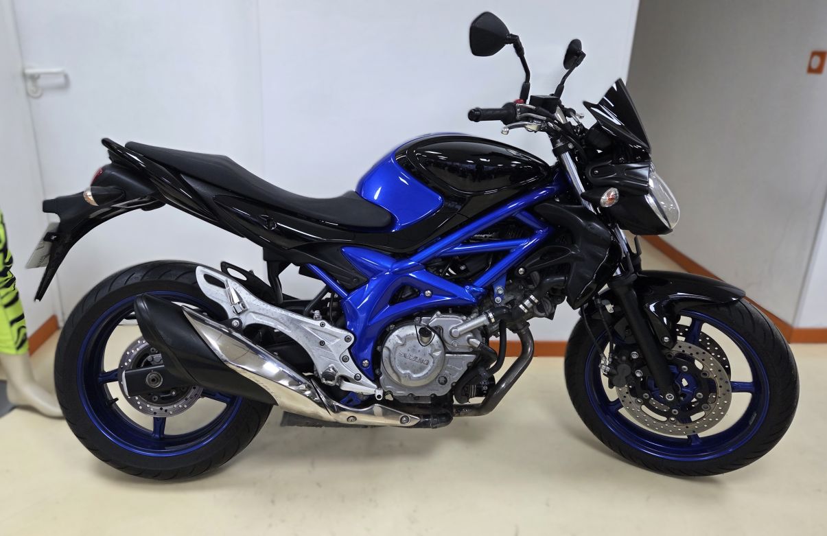 SUZUKI GLADIUS 650 - 2012 - 26 958 KM 