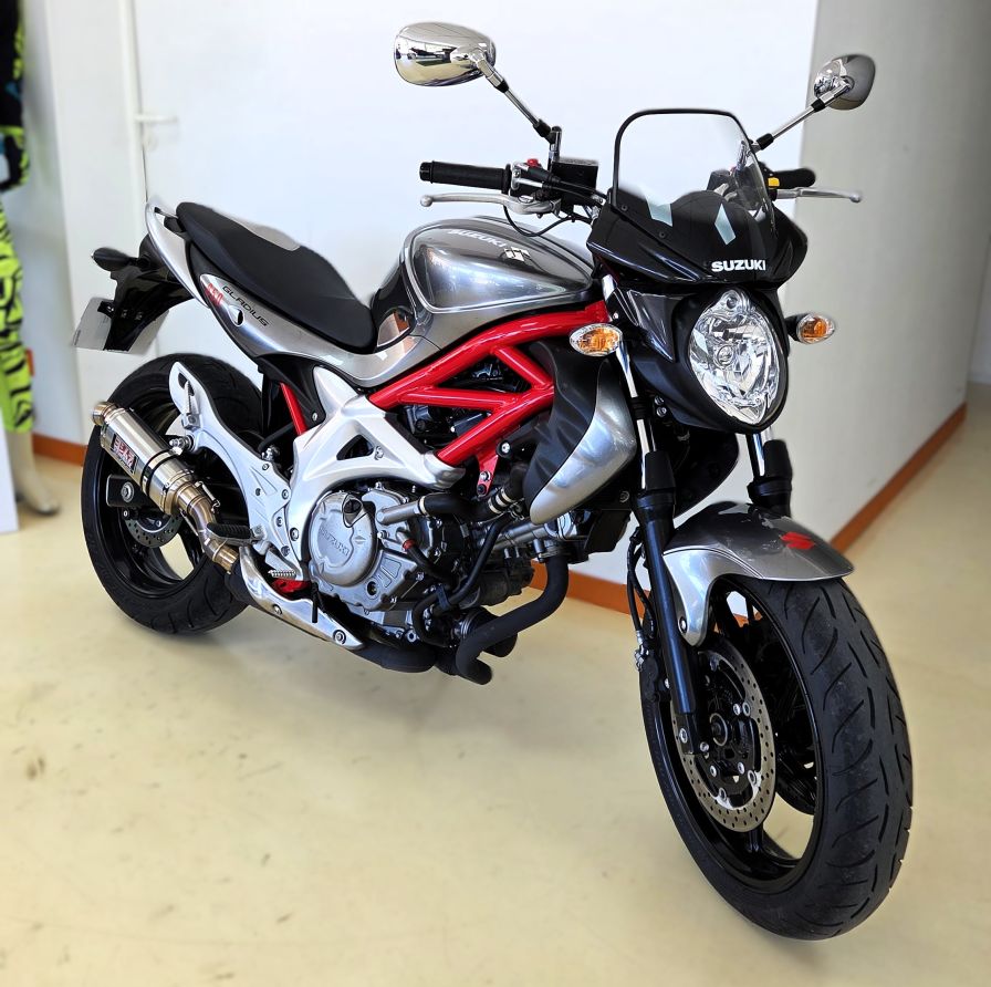 SUZUKI GLADIUS 650 - 2010 - 9 886 KM 