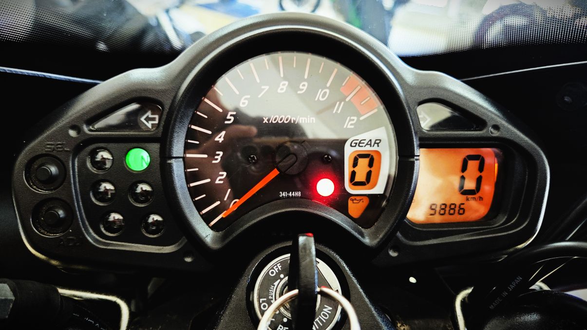 SUZUKI GLADIUS 650 - 2010 - 9 886 KM 